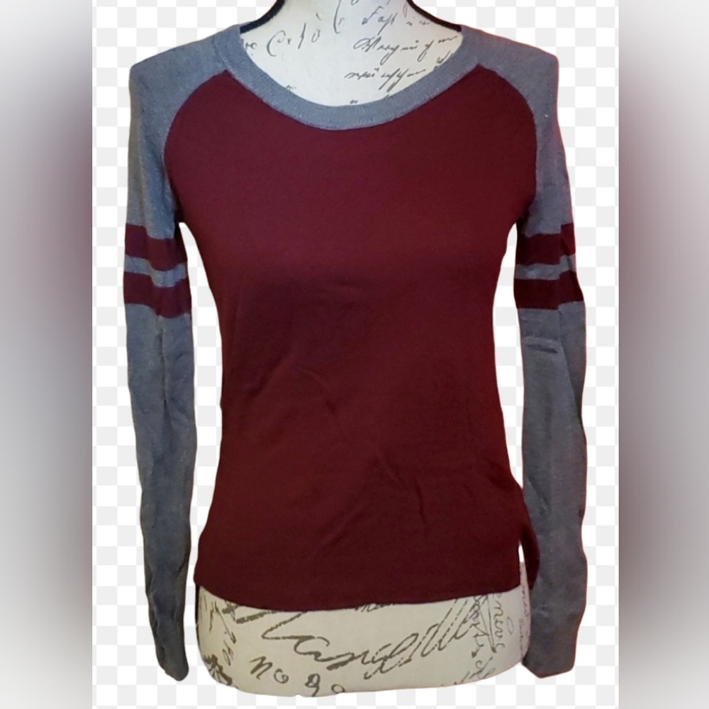 Pink Republic sweater size small